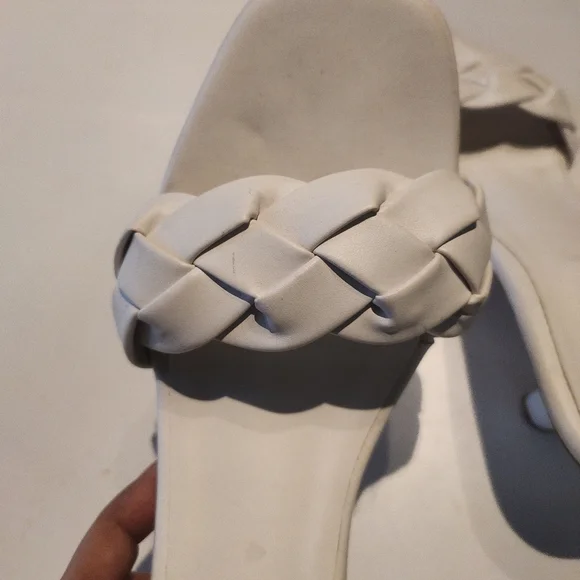 S. S. S brand white heels - Picture 6 of 7